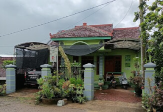 Bidan Sri lestari Handayani